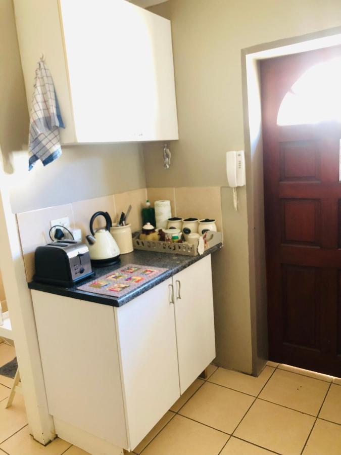 Cozy Guest Suite With Private Access Roodepoort Eksteriør bilde