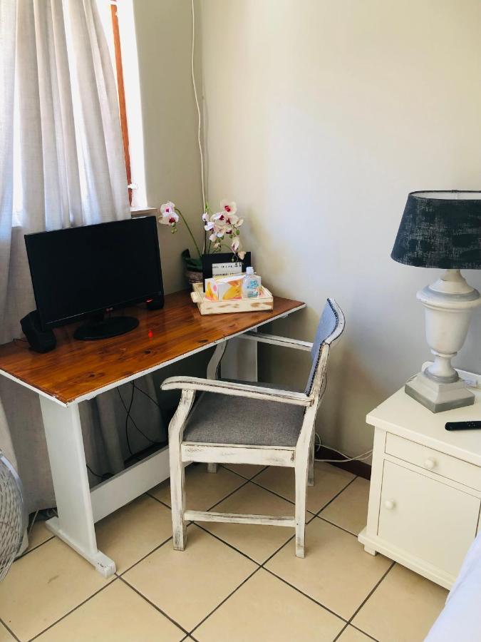 Cozy Guest Suite With Private Access Roodepoort Eksteriør bilde