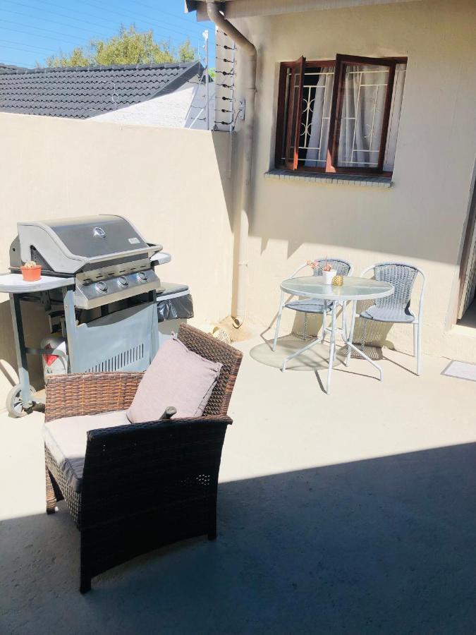 Cozy Guest Suite With Private Access Roodepoort Eksteriør bilde